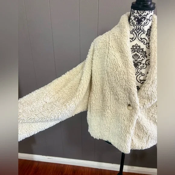 ANTHROPOLOGIE HEI HEI Stella White Sherpa Jacket - Picture 5 of 8